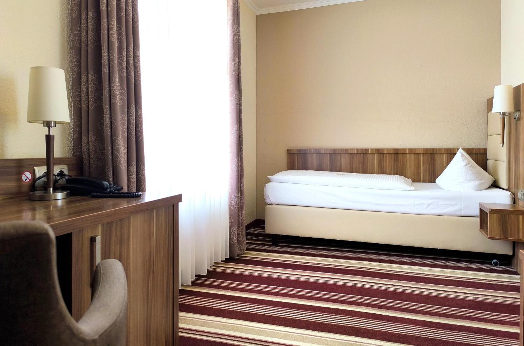 Hotel Burgas Stassfurt Exterior photo